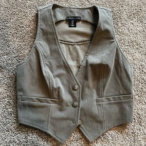 Sincerely Jules Gray Sleeveless Button-Up Vest, Small